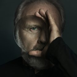 Art Portrait Gold Medal - Elena Donskaya (Russia) - With Lens